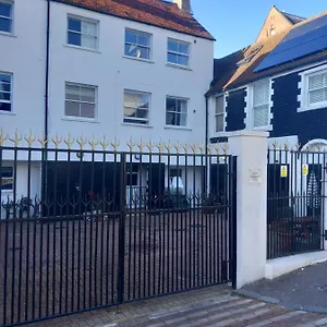 https://number-five.brighton-hotels-england.com